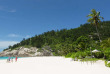Seychelles - North Island - Pique-nique en famille © Andrew Howard