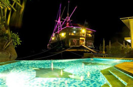 Yap - Manta Ray Bay Resort - Mnuw Nautical Bar & Grill