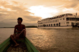 Myanmar - Circuit Les secrets de la rivière Chindwin - L'Orcaella naviguant sur la rivière Chindwin © Belmond Hotels and Cruises