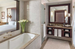 Oman - Muscat - Shangri-La Al Husn Resort & Spa - Al Husn Deluxe Room