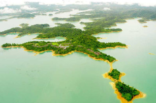 Malaisie - Circuit Batang Ai - Le Lac et le Batang Ai Longhouse Resort