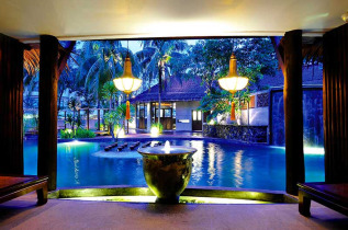 Malaisie - Kuala Lumpur - Villa Samadhi - Vue sur la piscine de nuit