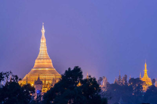 Myanmar - Yangon - Chatrium Hotel Royal Lake Yangon - Vue depuis l'hôtel sur le Shwedagon