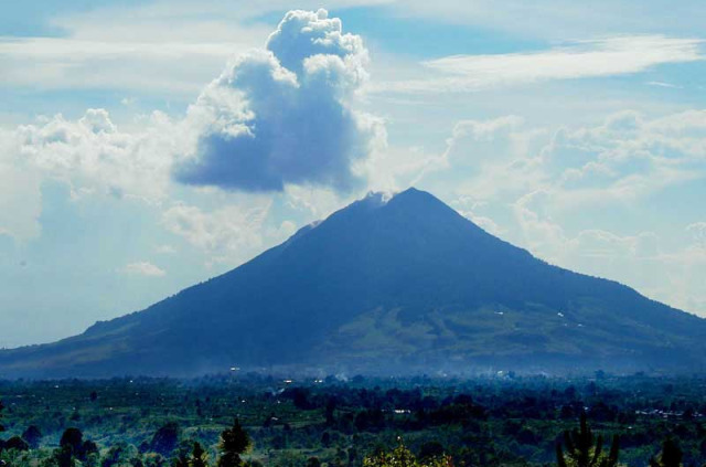 Indonésie - Sumatra - Le Volcan Sinabung dans le Nord de Sumatra