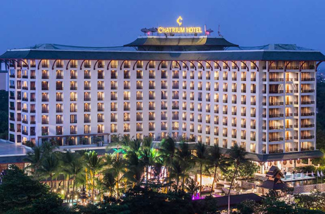 Myanmar - Yangon - Chatrium Hotel Royal Lake Yangon