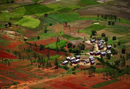 Survol d’un village au Nord de Madagascar