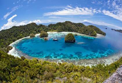 Vue aérienne du lagon à Raja ampat