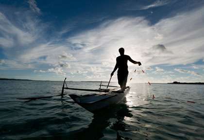 Pêcheur à Kavieng en Papouasie