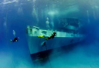 Plongée sur épaves à Grand Cayman